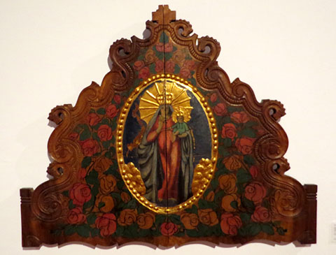 Francesc i Raimon Vayreda. La verge del Roser. Cap&ccedil;alera de la llibreria dissenyada per Rafael Mas&oacute; per al menjador de la Casa Masramon. Ca. 1914. Oli sobre fusta. Col&middot;lecci&oacute; Matilde Masramon, Barcelona