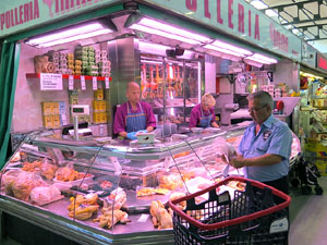 Campanya de recollida d'aliments al Mercat del Lle&oacute;. Presentaci&oacute; pel regidor de Sostenibilitat, Medi Ambient, Participaci&oacute; i Cooperaci&oacute; de l'Ajuntament de Girona Eduard Berloso