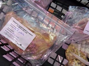 Campanya de recollida d'aliments al Mercat del Lle&oacute;. Presentaci&oacute; pel regidor de Sostenibilitat, Medi Ambient, Participaci&oacute; i Cooperaci&oacute; de l'Ajuntament de Girona Eduard Berloso