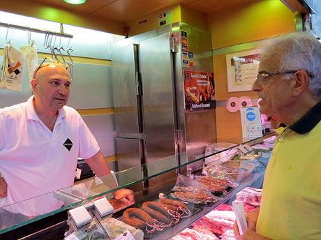 Campanya de recollida d'aliments al Mercat del Lleó. Presentació pel regidor de Sostenibilitat, Medi Ambient, Participació i Cooperació de l'Ajuntament de Girona Eduard Berloso