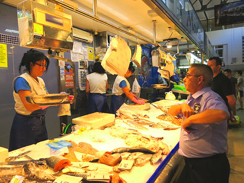 Recollida dels aliments al Mercat del Lleó