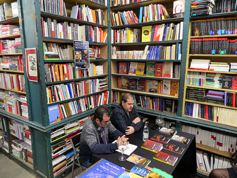 Un moment de la trobada a la Llibreria Geli