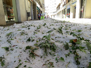 Tromba d'aigua i calamarsa a la ciutat de Girona el 30 de juny 2017. El dia després