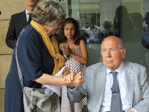 Descobriment d'una placa en record de les persones treballadores de la fàrica Grober de Girona