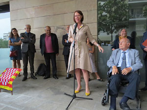 Descobriment d'una placa en record de les persones treballadores de la fàrica Grober de Girona