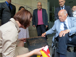 Descobriment d'una placa en record de les persones treballadores de la fàrica Grober de Girona