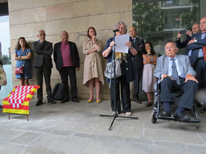 Descobriment d'una placa en record de les persones treballadores de la fàrica Grober de Girona