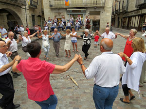 Lliurament del Premi d'Europa 2016 a Girona, atorgat pel Consell d'Europa. Ballada de sardanes a la pla&ccedil;a del Vi