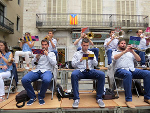 Lliurament del Premi d'Europa 2016 a Girona, atorgat pel Consell d'Europa. Ballada de sardanes a la pla&ccedil;a del Vi