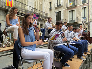 Lliurament del Premi d'Europa 2016 a Girona, atorgat pel Consell d'Europa. Ballada de sardanes a la pla&ccedil;a del Vi. Ballada de sardanes a la pla&ccedil;a del Vi