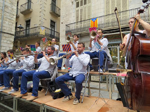 Lliurament del Premi d'Europa 2016 a Girona, atorgat pel Consell d'Europa. Ballada de sardanes a la pla&ccedil;a del Vi