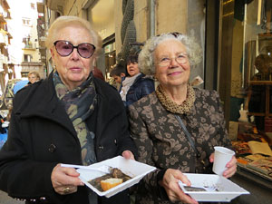 Llibreria Geli. Presentaci&oacute; de Cassoles de Girona d'Abraham Simon, amb Assumpci&oacute; Cantalozella i Enric Viladot