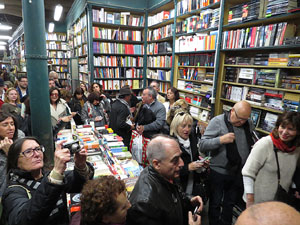 Llibreria Geli. Presentaci&oacute; de Cassoles de Girona d'Abraham Simon, amb Assumpci&oacute; Cantalozella i Enric Viladot
