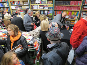 Llibreria Geli. Presentaci&oacute; de Cassoles de Girona d'Abraham Simon, amb Assumpci&oacute; Cantalozella i Enric Viladot