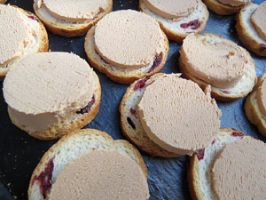 Llibreria Geli. Presentaci&oacute; de Cassoles de Girona d'Abraham Simon, amb Assumpci&oacute; Cantalozella i Enric Viladot