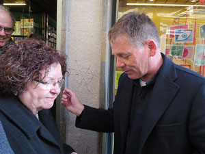 Llibreria Geli. Presentaci&oacute; de Cassoles de Girona d'Abraham Simon, amb Assumpci&oacute; Cantalozella i Enric Viladot