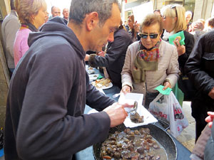 Llibreria Geli. Presentaci&oacute; de Cassoles de Girona d'Abraham Simon, amb Assumpci&oacute; Cantalozella i Enric Viladot