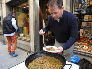 Presentació 'Un any a la cuina' d'Enric Herce a la Llibreria Geli de Girona, amb Salvador Garcia-Arbós i una cassola d'Abraham Simon