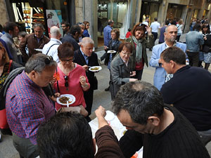 Presentació 'Un any a la cuina' d'Enric Herce a la Llibreria Geli de Girona, amb Salvador Garcia-Arbós i una cassola d'Abraham Simon