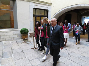 Rebuda de l'Spar Citylift Girona a la Sala de Plens de l'Ajuntament i a la pla&ccedil;a del Vi