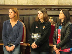 Rebuda de l'Spar Citylift Girona a la Sala de Plens de l'Ajuntament i a la pla&ccedil;a del Vi