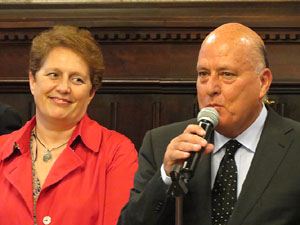 Rebuda de l'Spar Citylift Girona a la Sala de Plens de l'Ajuntament i a la pla&ccedil;a del Vi