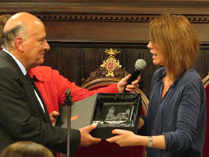 Rebuda de l'Spar Citylift Girona a la Sala de Plens de l'Ajuntament i a la pla&ccedil;a del Vi