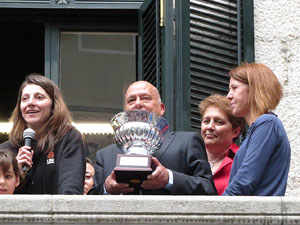 Rebuda de l'Spar Citylift Girona a la Sala de Plens de l'Ajuntament i a la pla&ccedil;a del Vi