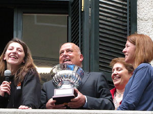 Rebuda de l'Spar Citylift Girona a la Sala de Plens de l'Ajuntament i a la pla&ccedil;a del Vi