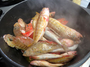 Taller de cuina a l'Aula gastronòmica del Mercat del Lleó. El suquet, de la teoria a la pràctica, a càrrec d'Abraham Simon-Ferré