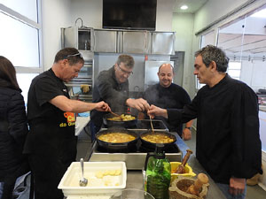 Taller de cuina a l'Aula gastronòmica del Mercat del Lleó. El suquet, de la teoria a la pràctica, a càrrec d'Abraham Simon-Ferré