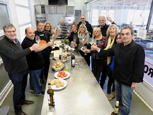 Taller de cuina a l'Aula gastronòmica del Mercat del Lleó. El suquet, de la teoria a la pràctica, a càrrec d'Abraham Simon-Ferré