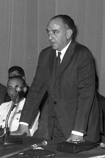 Comiat de Joan de Llobet Llavar&iacute; com a president de la Diputaci&oacute; de Girona durant l'acte d'homenatge celebrat a la  Casa de Cultura Tom&agrave;s de Lorenzana. 1967