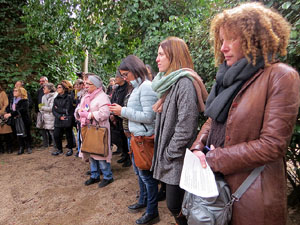 Apadrinament de l'escultura '50 anys del Diari d'Anne Frank' als Jardins del doctor Figueras