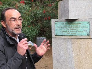 Apadrinament de l'escultura '50 anys del Diari d'Anne Frank' als Jardins del doctor Figueras