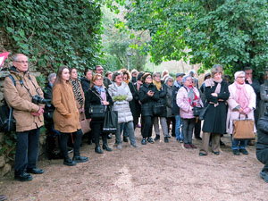 Apadrinament de l'escultura '50 anys del Diari d'Anne Frank' als Jardins del doctor Figueras