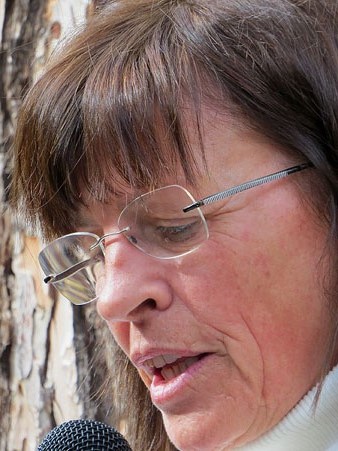 Mariona Ventura, de la junta d'Amics de la UNESCO de Girona, durant l'esdeveniment