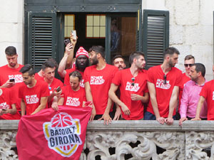 Ascens del Girona FC i el B&agrave;squet Girona. Rebuda a la pla&ccedil;a del Vi