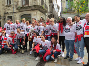 Arribada de les jugadores de l'Uni Spar Citylift a la pla&ccedil;a del Vi despr&eacute;s de proclamar-se campiones de Lliga