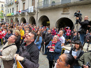 Arribada de les jugadores de l'Uni Spar Citylift a la pla&ccedil;a del Vi despr&eacute;s de proclamar-se campiones de Lliga