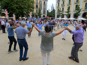 Ballada de tardor. Audici&oacute; de sardanes a la pla&ccedil;a de la Independ&egrave;ncia de Girona