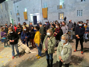 Concentració contra el tancament de la Cultura; davant la Casa de Cultura de Girona