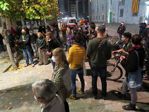 Concentraci&oacute; contra el tancament de la Cultura; davant la Casa de Cultura de Girona