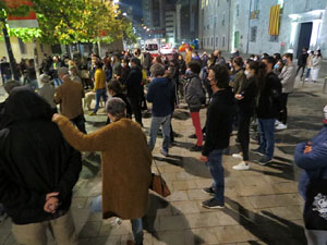 Concentraci&oacute; contra el tancament de la Cultura; davant la Casa de Cultura de Girona