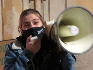 Concentraci&oacute; contra el tancament de la Cultura; davant la Casa de Cultura de Girona