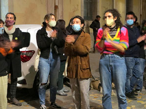 Concentraci&oacute; contra el tancament de la Cultura; davant la Casa de Cultura de Girona