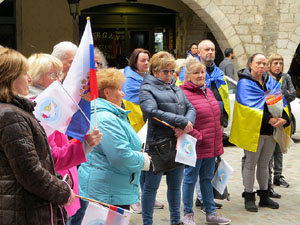 Concentraci&oacute; per la pau a Donbass a la pla&ccedil;a del Vi