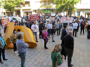 Concentraci&oacute; contra el tancament d'hostaleria i est&egrave;tica davant la seu de la Generalitat