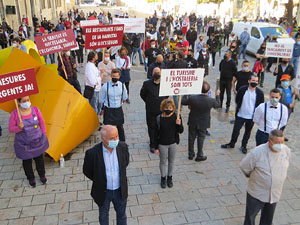 Concentraci&oacute; contra el tancament d'hostaleria i est&egrave;tica davant la seu de la Generalitat