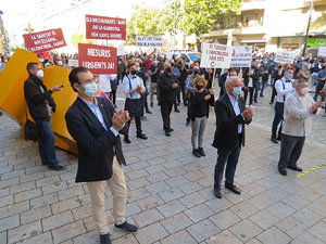 Concentraci&oacute; contra el tancament d'hostaleria i est&egrave;tica davant la seu de la Generalitat